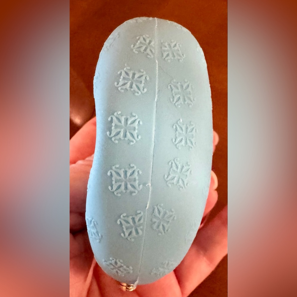 Rustic Cuff Adorable Silicone Kiss Lock Pouch - Picture 6 of 6